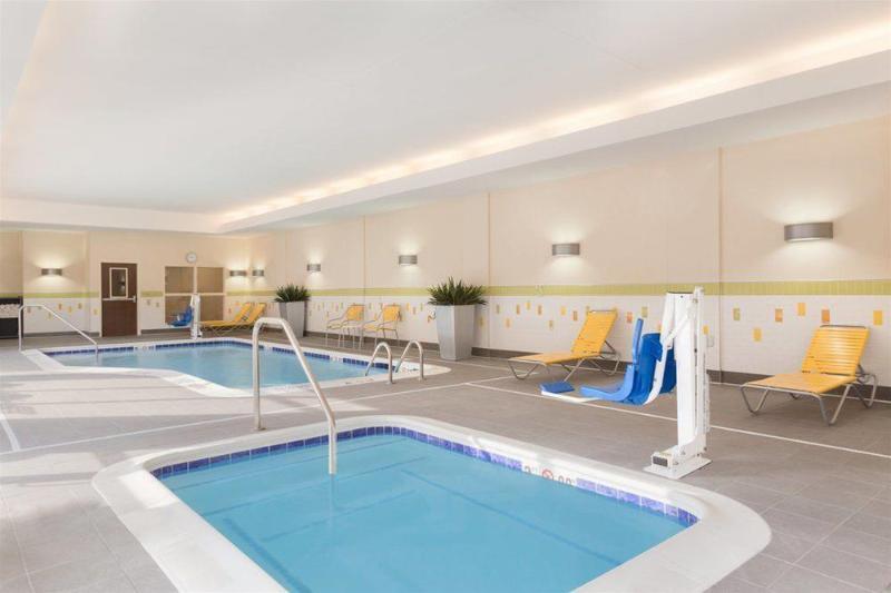 Towneplace Suites By Marriott Pittsburgh Airport/Robinson Township Buitenkant foto